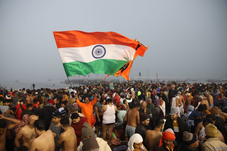 Mahakumbh 2025: Devotees Take Holy Dip on Paush Purnima as Chants of ‘Har Har Gange’ Resonate