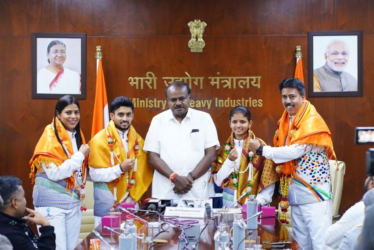 Union Minister H.D. Kumaraswamy Felicitates Kho Kho Champions for World Championship Victory