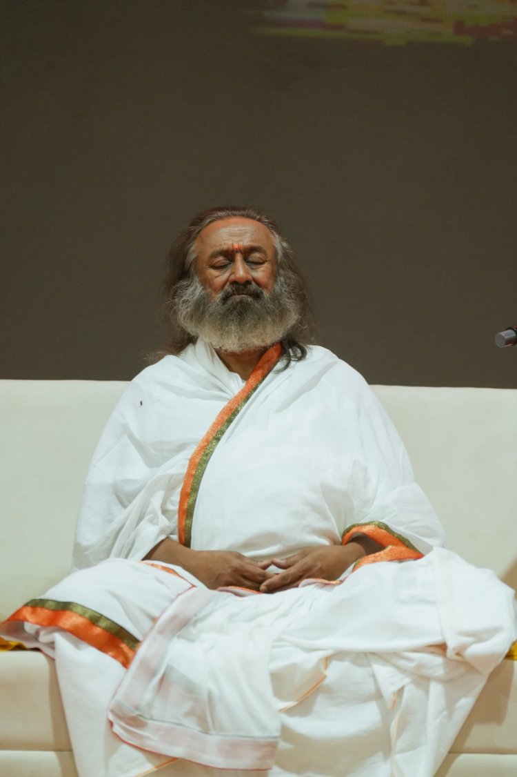 Gurudev Sri Sri Ravi Shankar Leads Global Meditation at Maha Kumbh, Thousands Gather in Person and Virtually